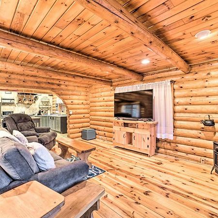 Spacious Cabin With Decks Near Saratoga Springs Middle Grove エクステリア 写真