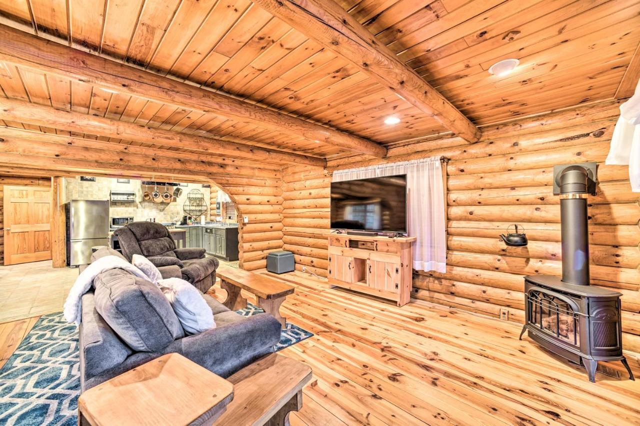 Spacious Cabin With Decks Near Saratoga Springs Middle Grove エクステリア 写真