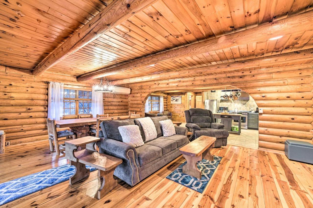 Spacious Cabin With Decks Near Saratoga Springs Middle Grove エクステリア 写真