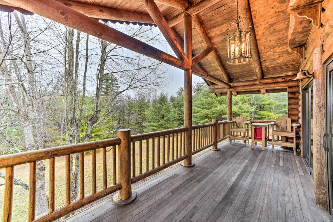 Spacious Cabin With Decks Near Saratoga Springs Middle Grove エクステリア 写真