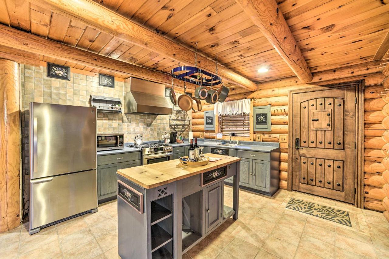 Spacious Cabin With Decks Near Saratoga Springs Middle Grove エクステリア 写真