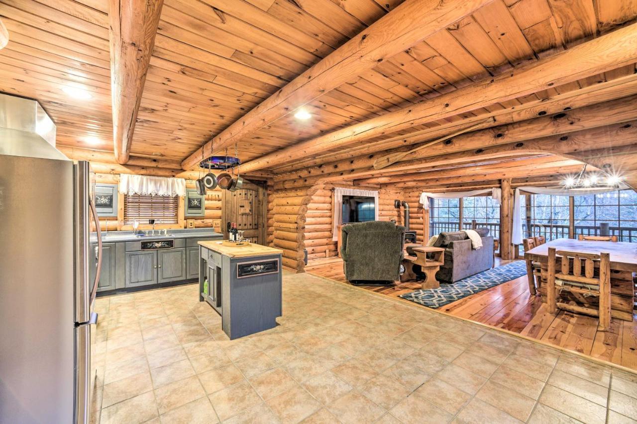 Spacious Cabin With Decks Near Saratoga Springs Middle Grove エクステリア 写真