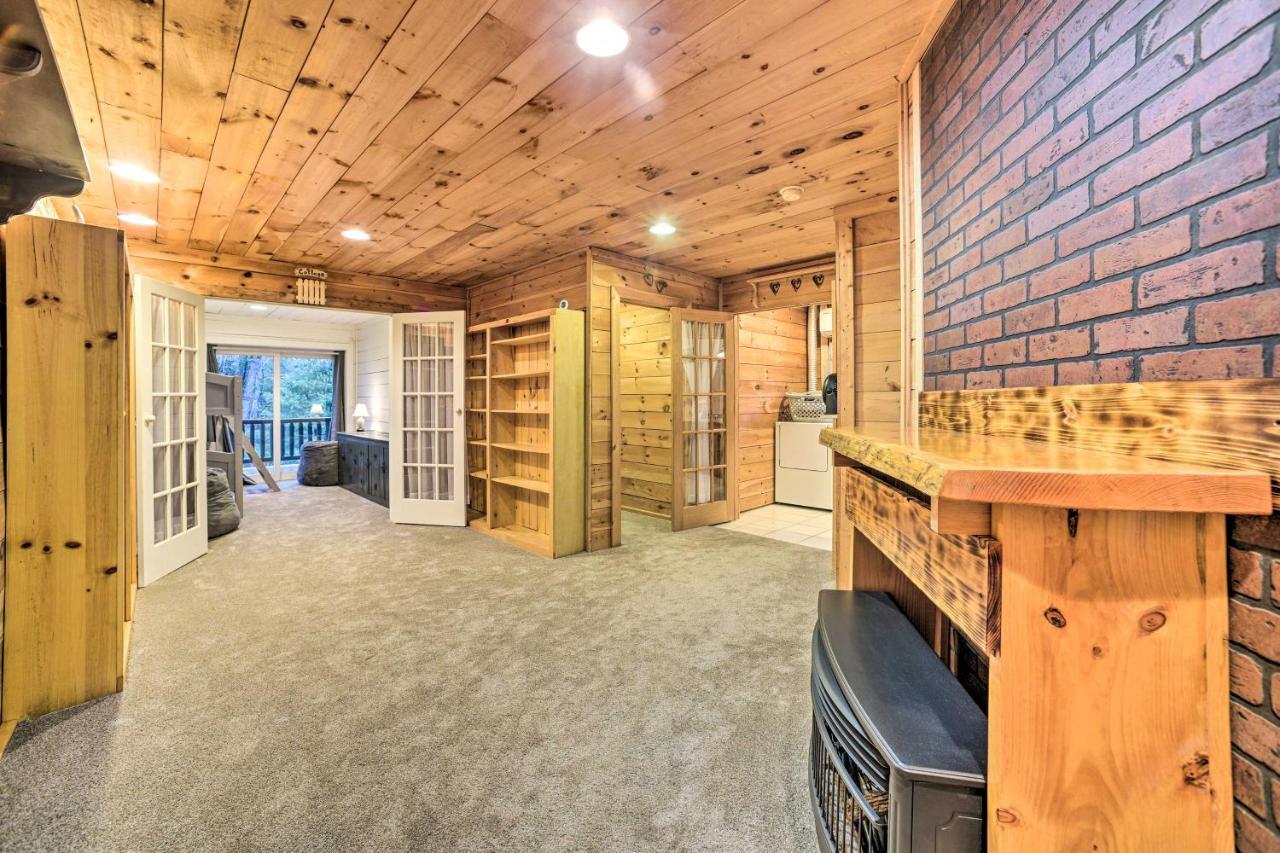 Spacious Cabin With Decks Near Saratoga Springs Middle Grove エクステリア 写真