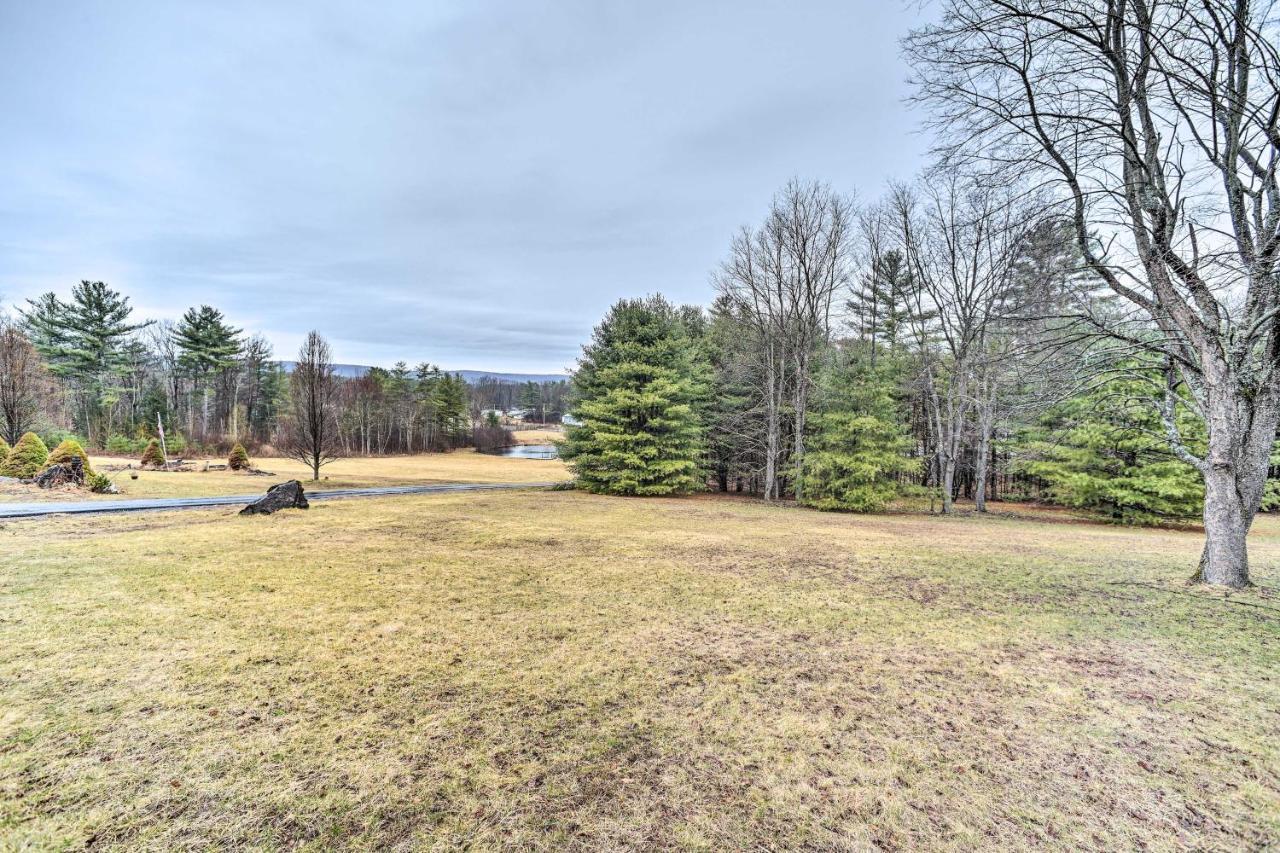 Spacious Cabin With Decks Near Saratoga Springs Middle Grove エクステリア 写真