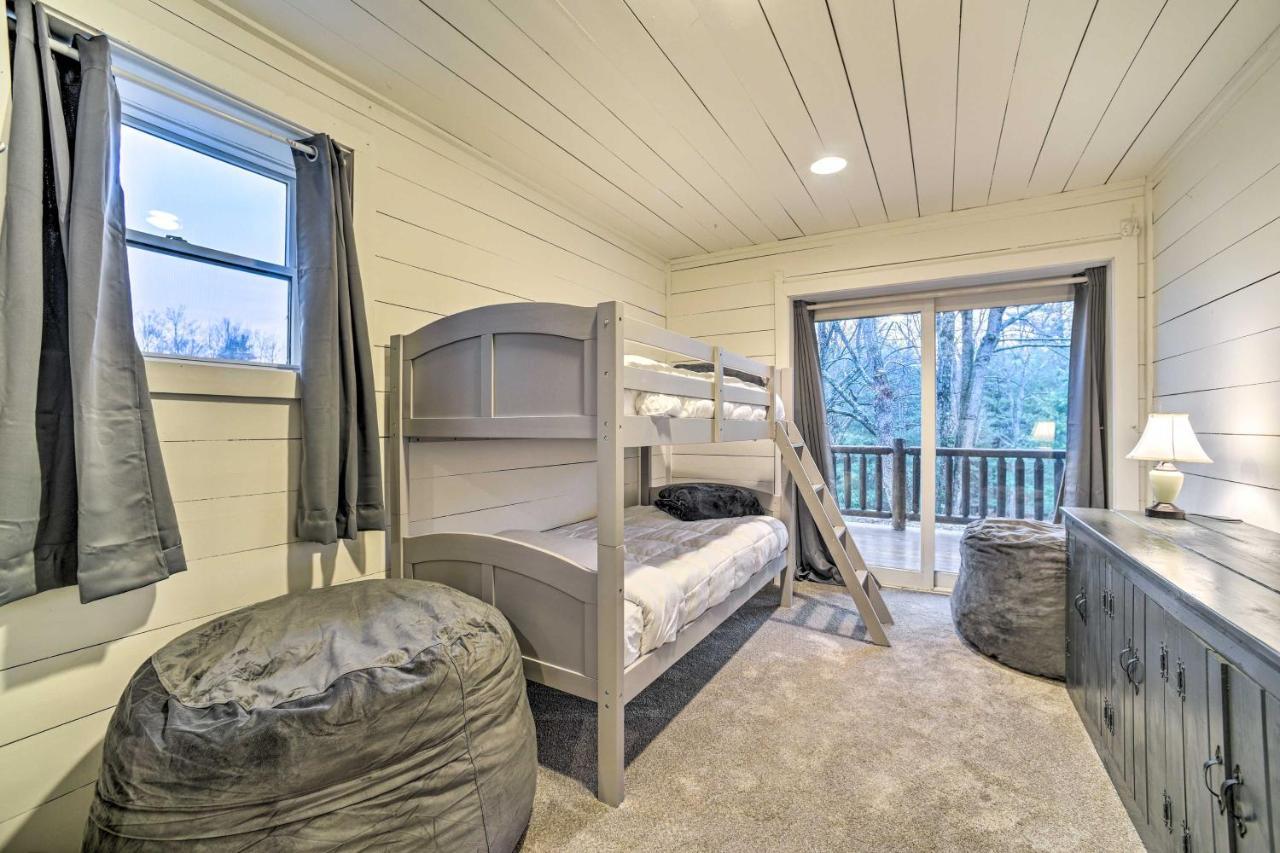 Spacious Cabin With Decks Near Saratoga Springs Middle Grove エクステリア 写真