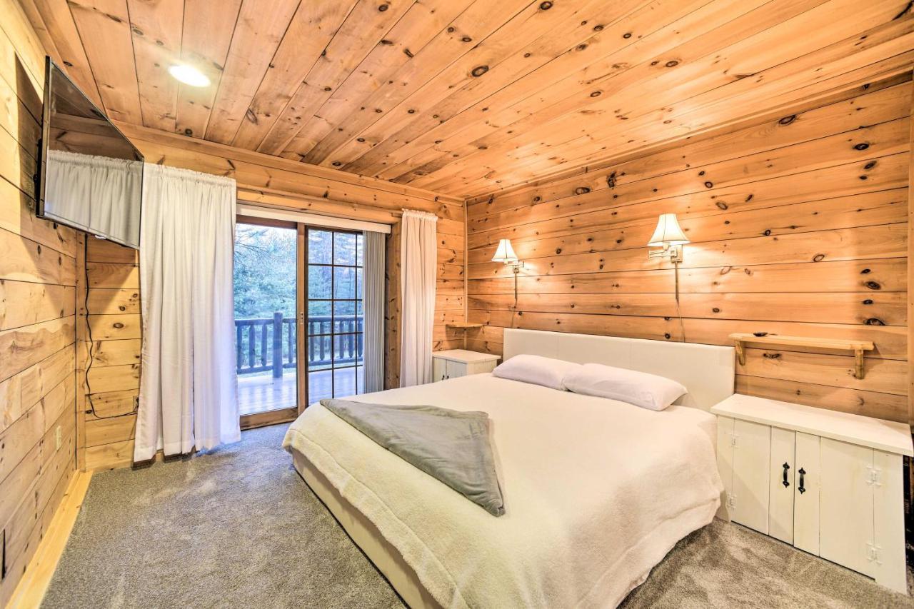 Spacious Cabin With Decks Near Saratoga Springs Middle Grove エクステリア 写真